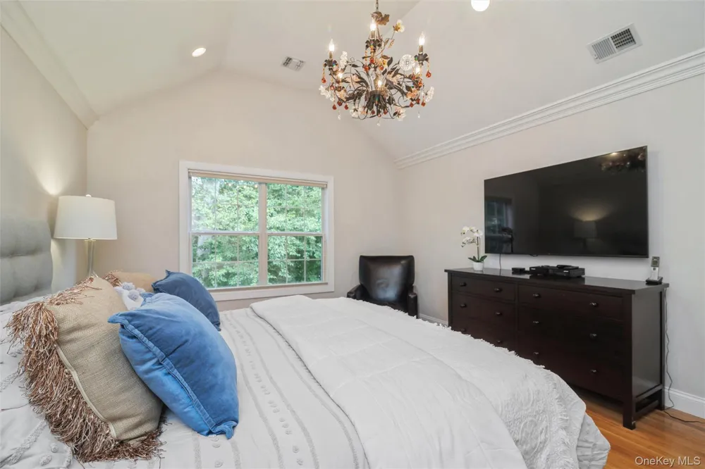34 Cranberry Circle Medford, NY 11763