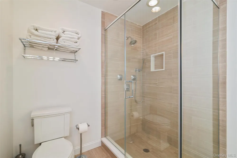 34 Cranberry Circle Medford, NY 11763