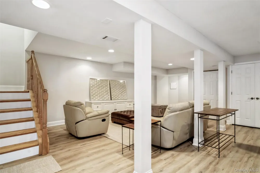34 Cranberry Circle Medford, NY 11763