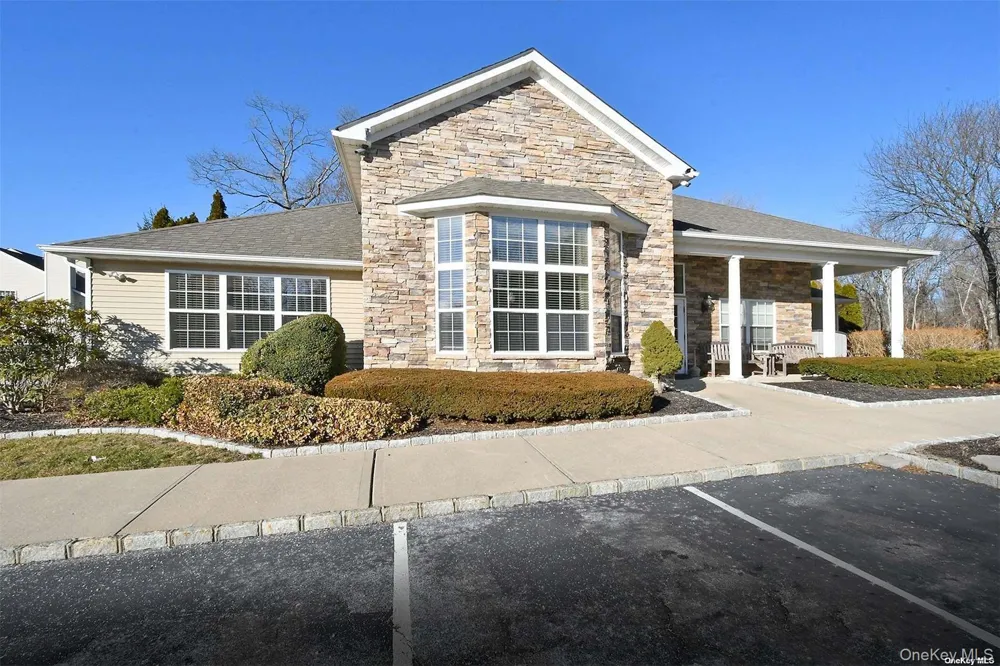 34 Cranberry Circle Medford, NY 11763