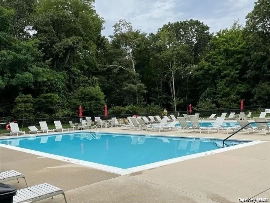 34 Cranberry Circle Medford, NY 11763