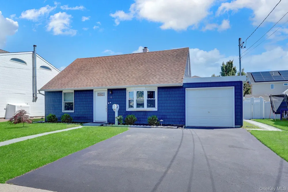 12 Carlton Drive Massapequa, NY 11758