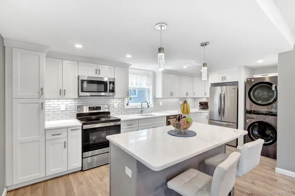 12 Carlton Drive Massapequa, NY 11758