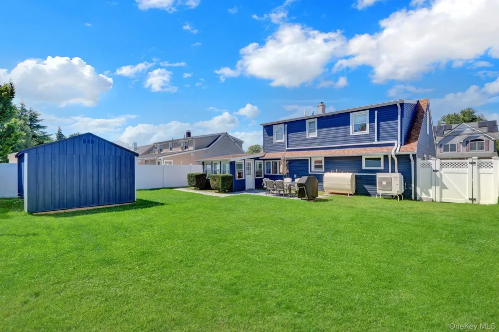12 Carlton Drive Massapequa, NY 11758