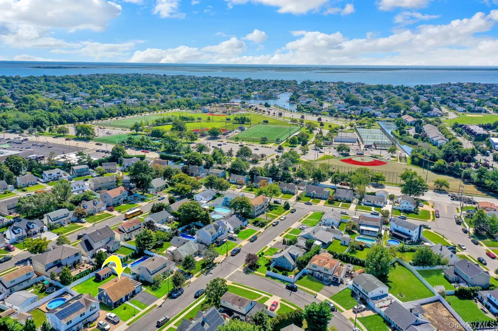 12 Carlton Drive Massapequa, NY 11758
