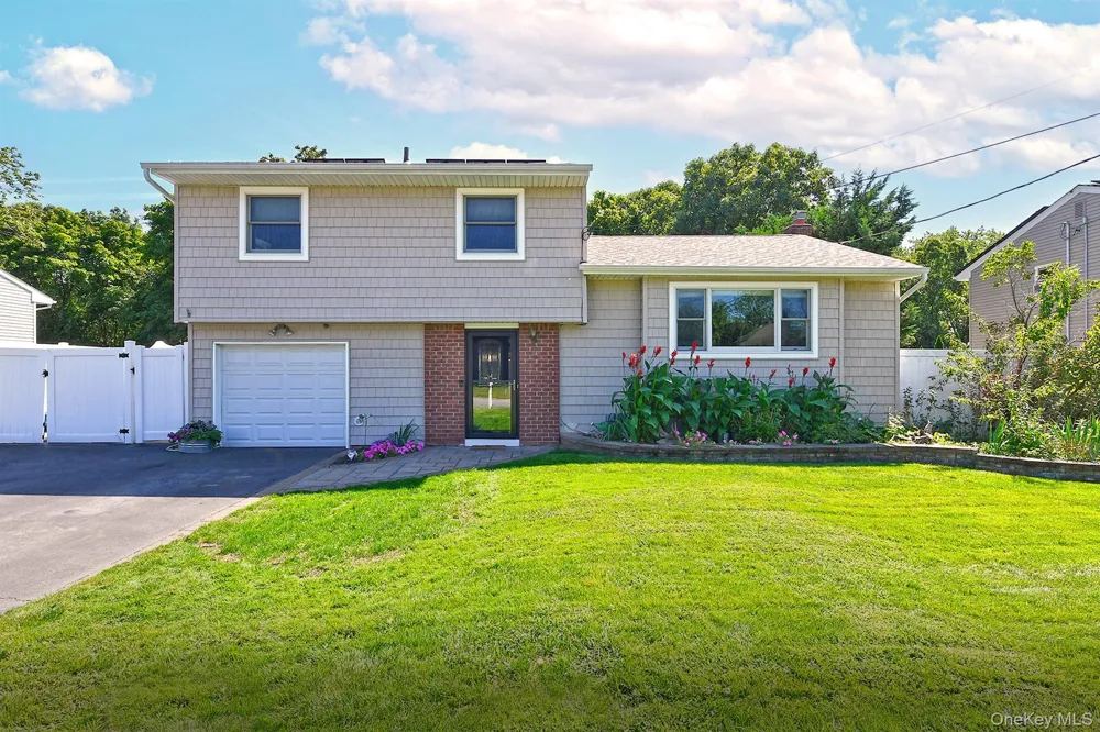 21 Campo Avenue Selden, NY 11784