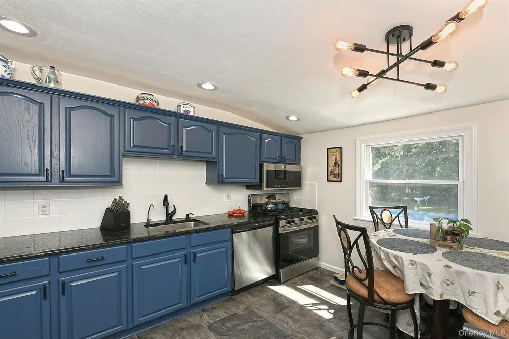 21 Campo Avenue Selden, NY 11784