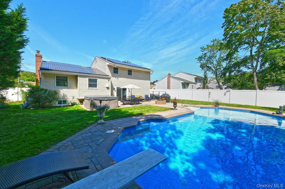 21 Campo Avenue Selden, NY 11784