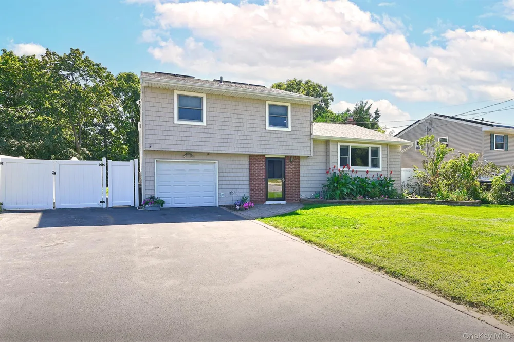 21 Campo Avenue Selden, NY 11784