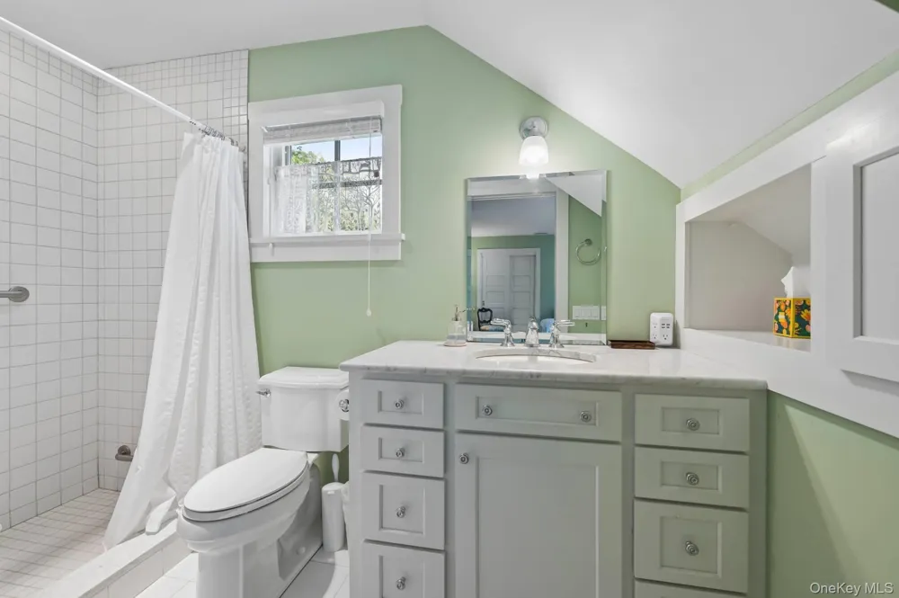 200 Little Plains Road Southampton, NY 11968