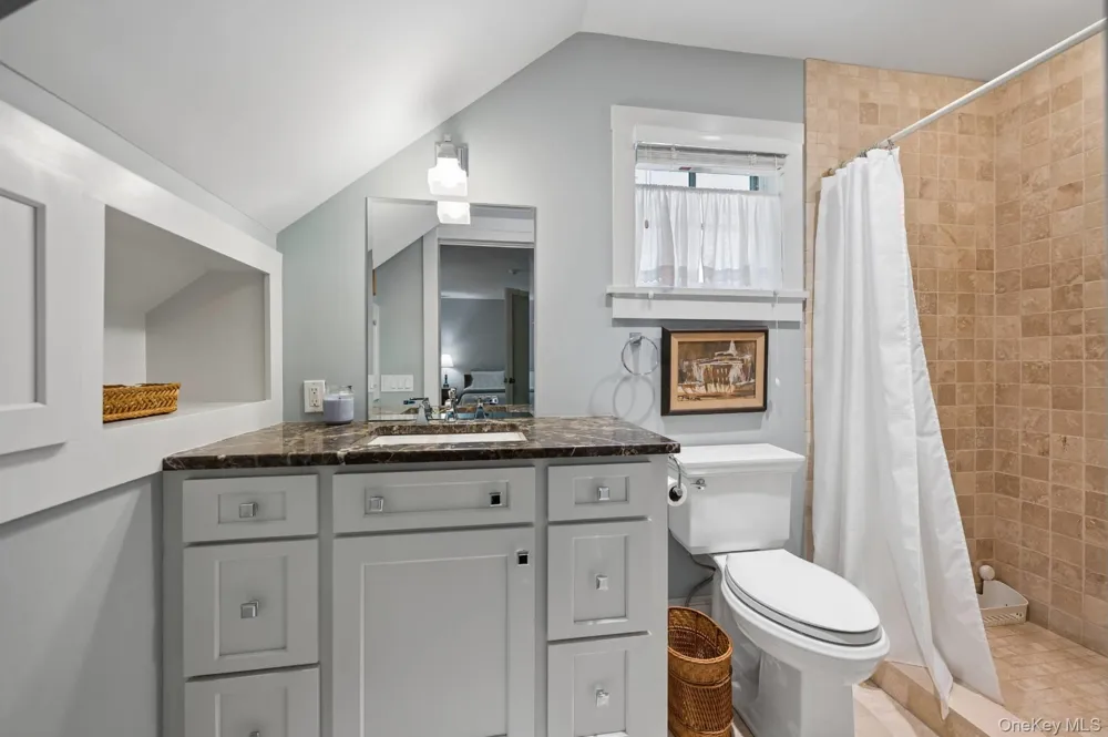 200 Little Plains Road Southampton, NY 11968