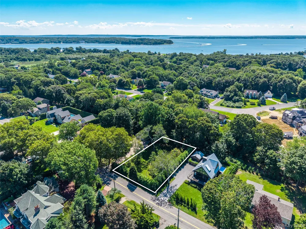 1400 Bay Shore Road Greenport, NY 11944