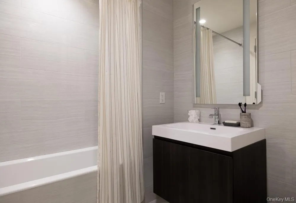 131-01 40th Road #19M Flushing, NY 11354