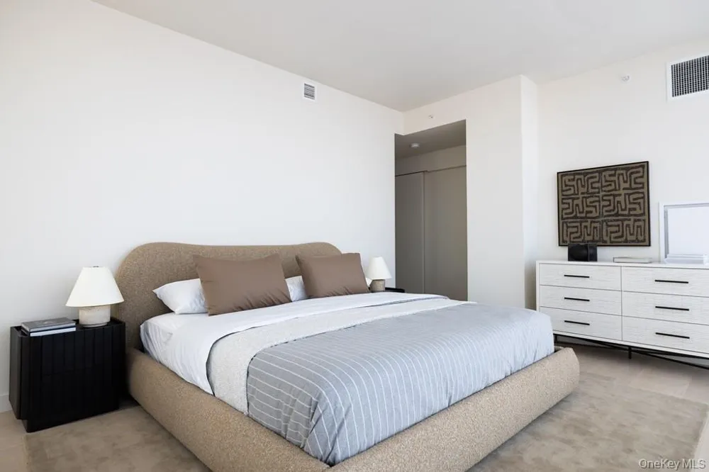 131-01 40th Road #19M Flushing, NY 11354