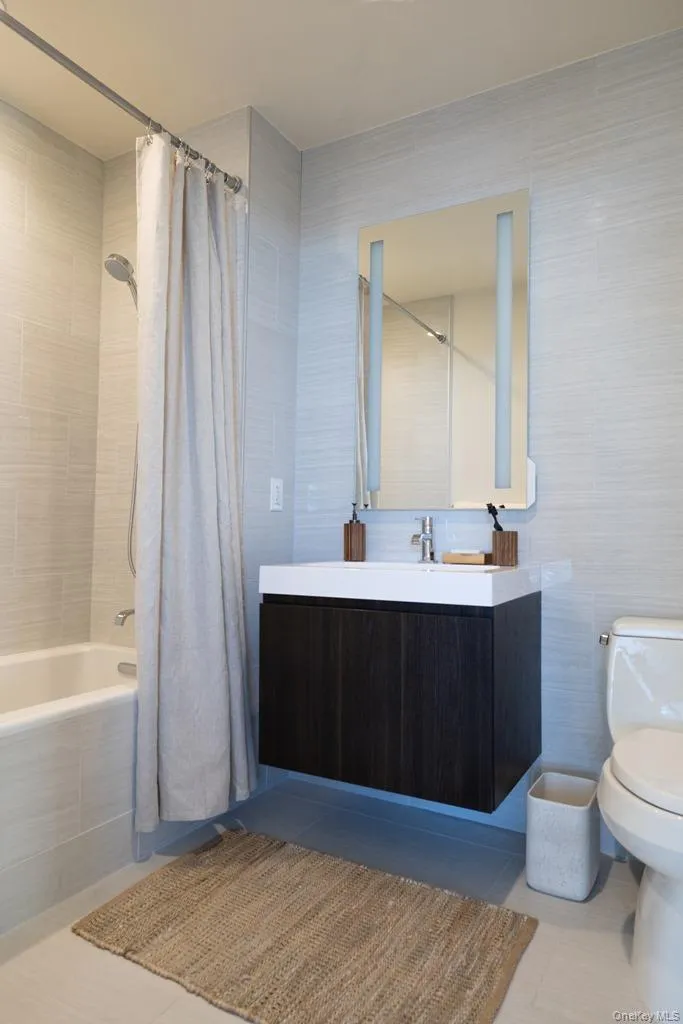 131-01 40th Road #19M Flushing, NY 11354
