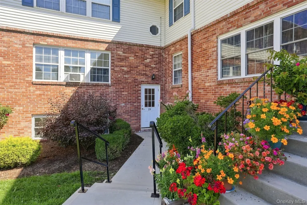 19 Huguenot Street #3 New Paltz, NY 12561
