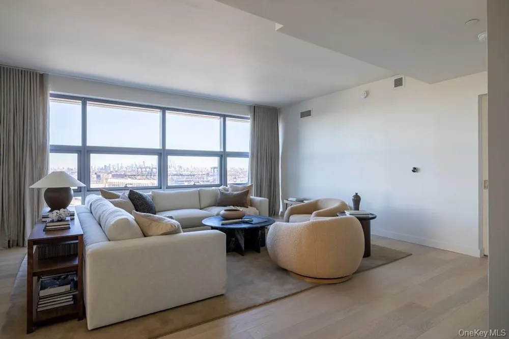131-01 40th Road #19M Flushing, NY 11354
