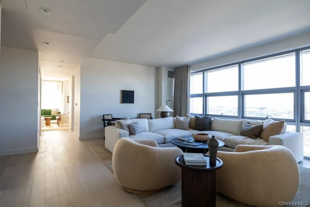 131-01 40th Road #19M Flushing, NY 11354