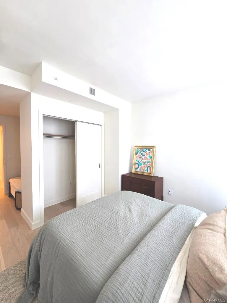 131-01 40th Road #19M Flushing, NY 11354