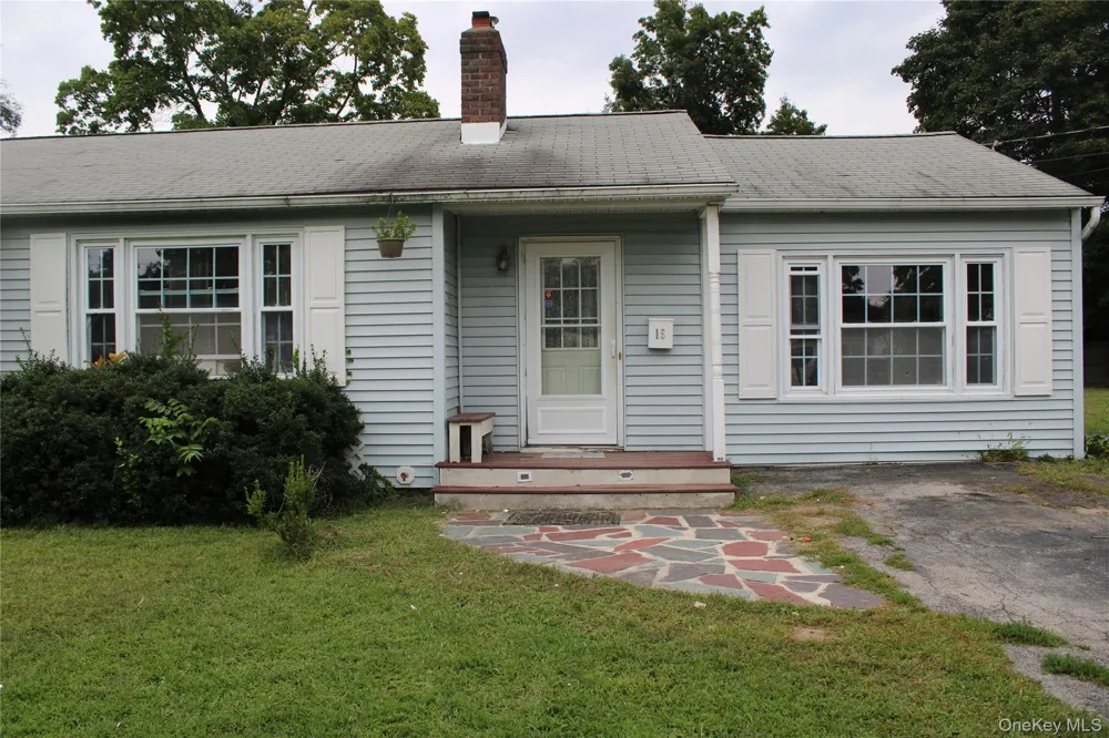 15 Caywood Place Hyde Park, NY 12538