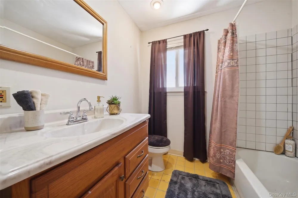52 15th Street Wyandanch, NY 11798