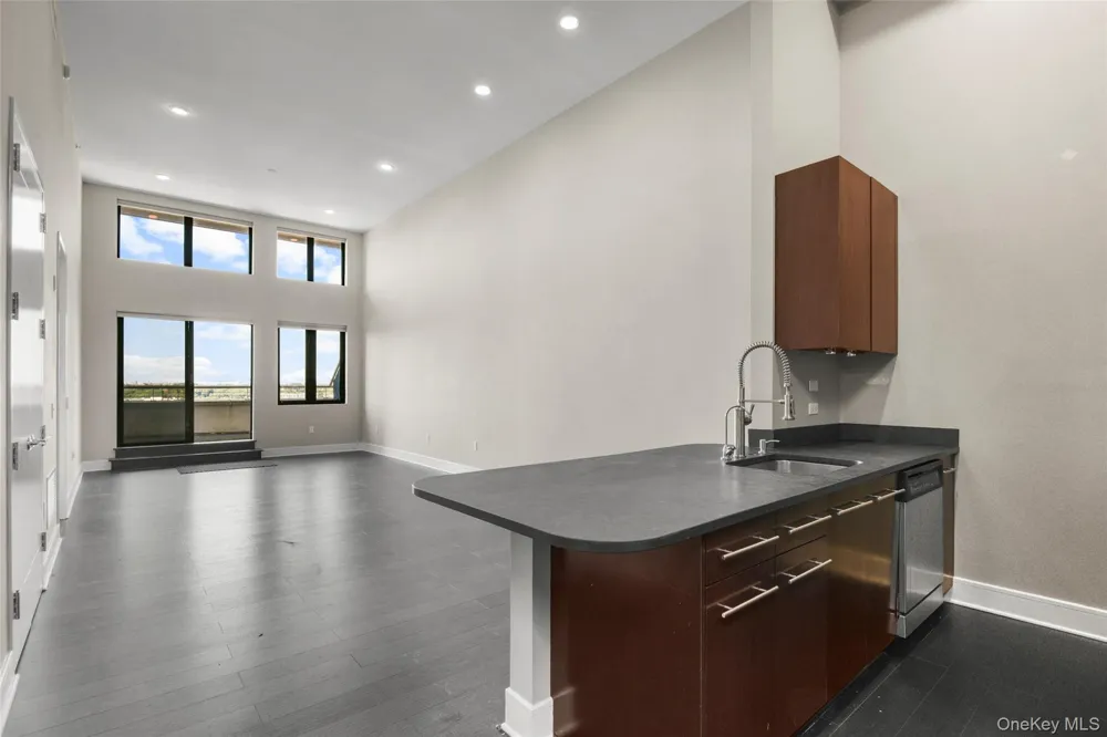 25 Leroy Place #PH7 New Rochelle, NY 10805