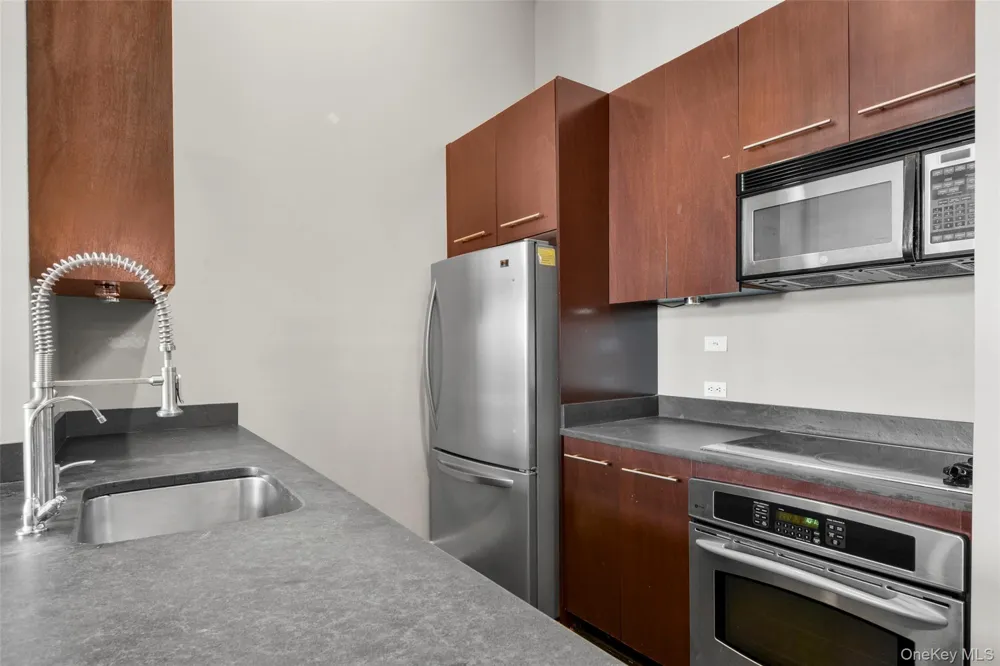 25 Leroy Place #PH7 New Rochelle, NY 10805