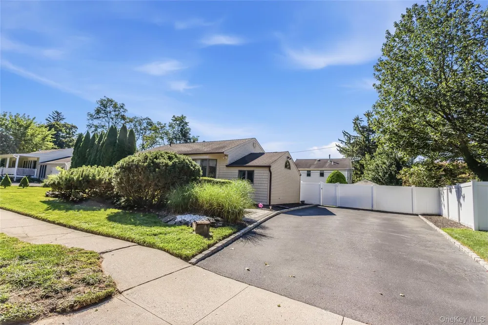 78 Little Plains Road Huntington, NY 11743