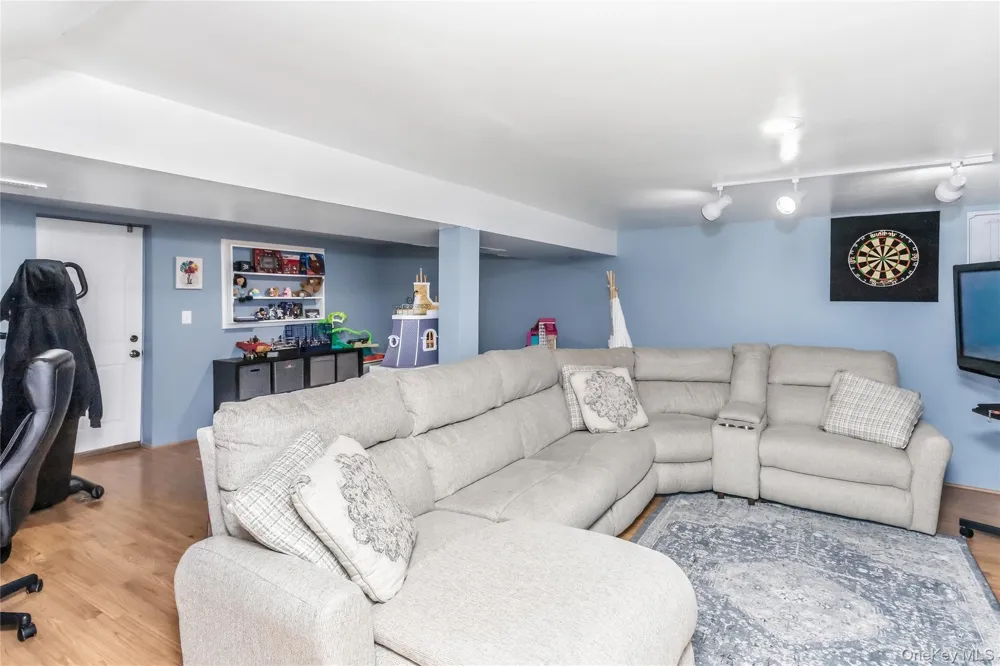 78 Little Plains Road Huntington, NY 11743