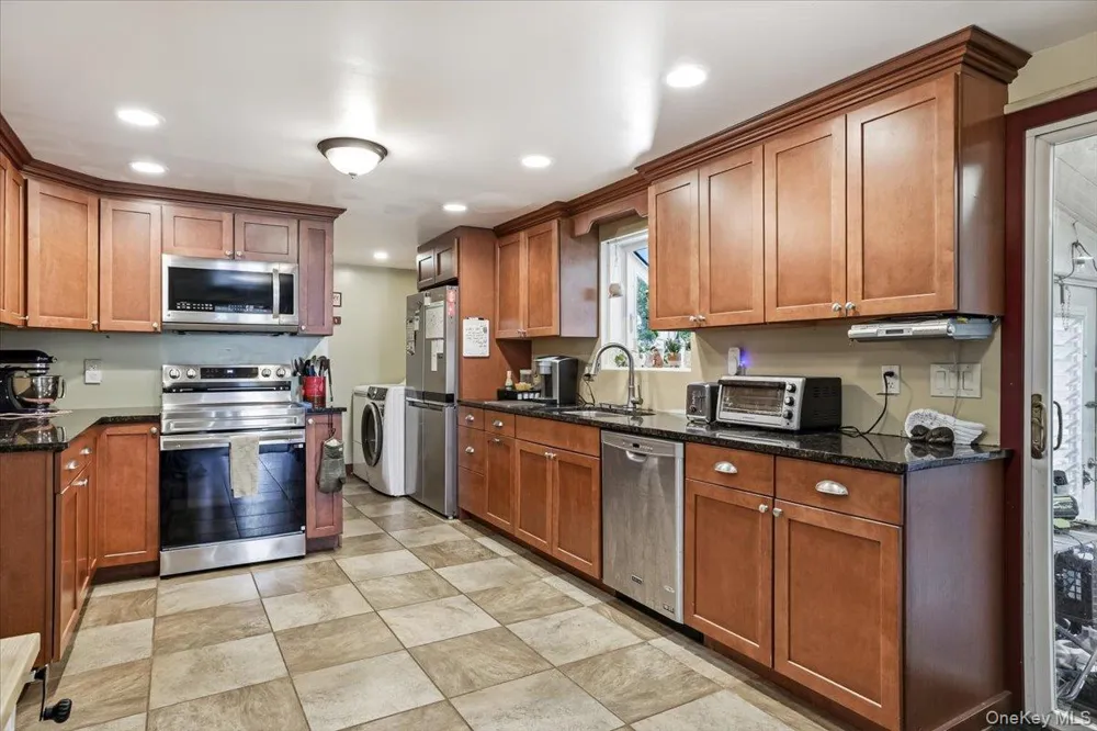 38 Appel Drive E Shirley, NY 11967