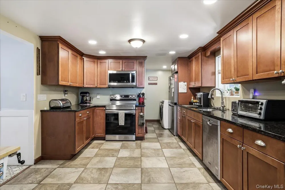 38 Appel Drive E Shirley, NY 11967