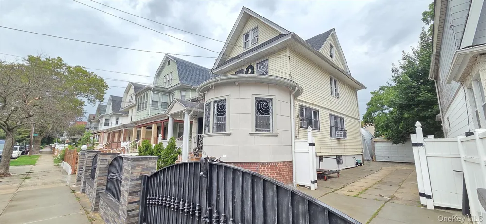 92-11 107th Street Richmond Hill, NY 11418