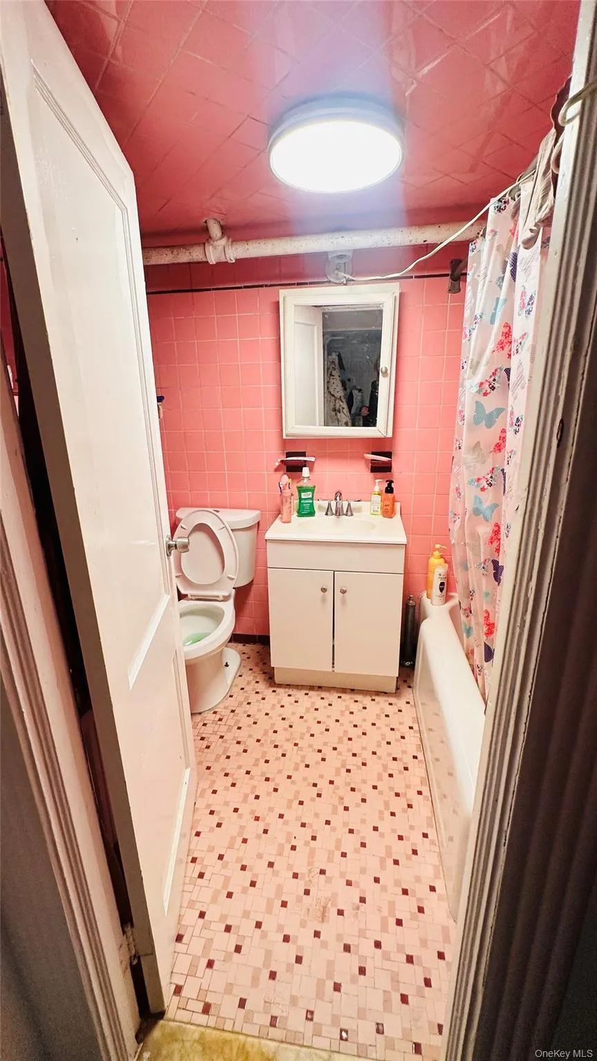 92-11 107th Street Richmond Hill, NY 11418
