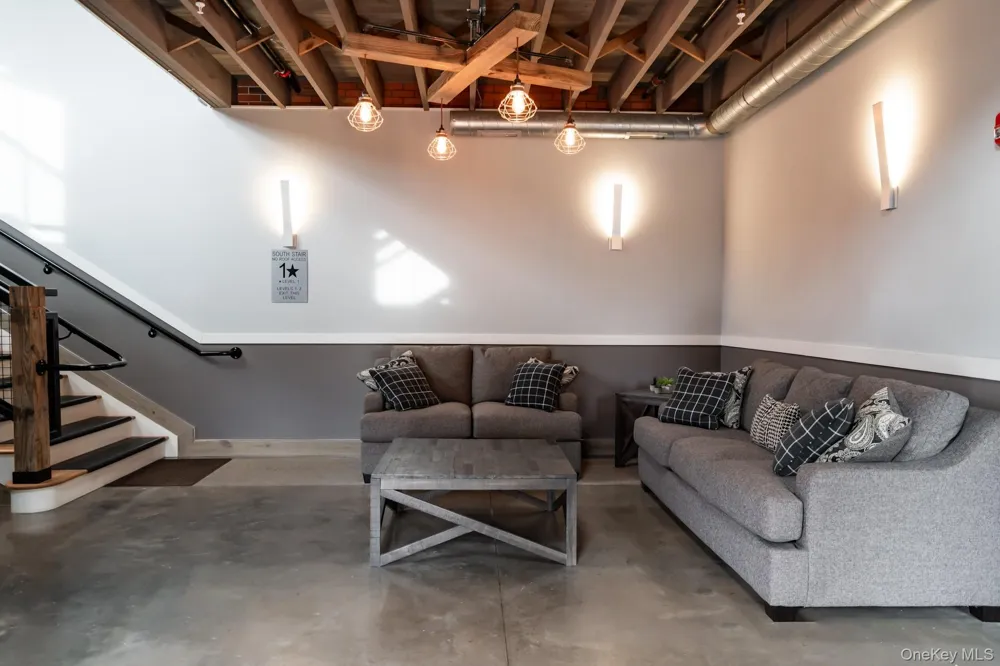 128 Vineyard Avenue #202 Highland, NY 12528