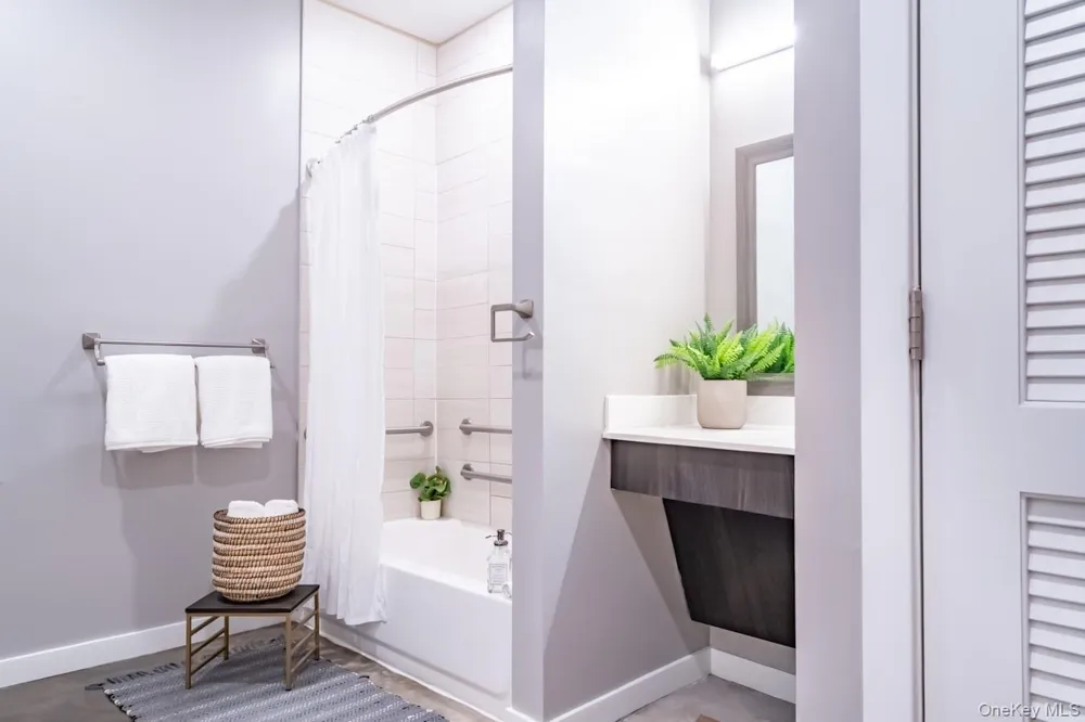 128 Vineyard Avenue #201 Highland, NY 12528