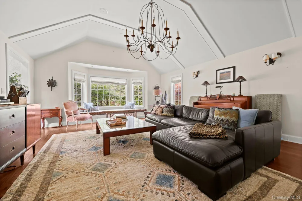10 Hickory Lane Bedford, NY 10506