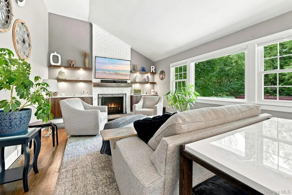 39 Harriet Lane Huntington, NY 11743
