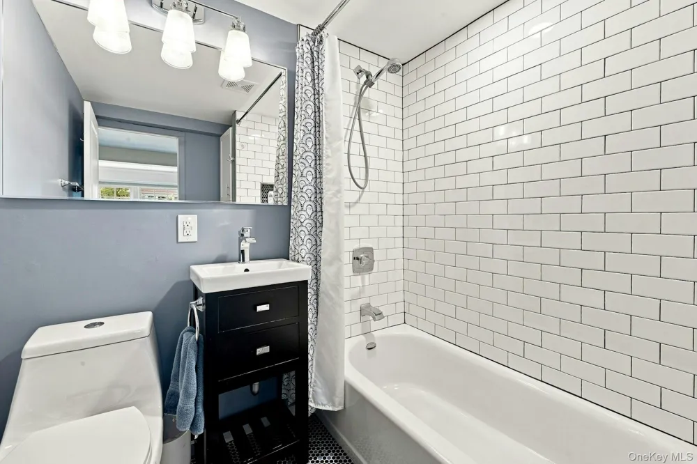 39 Harriet Lane Huntington, NY 11743