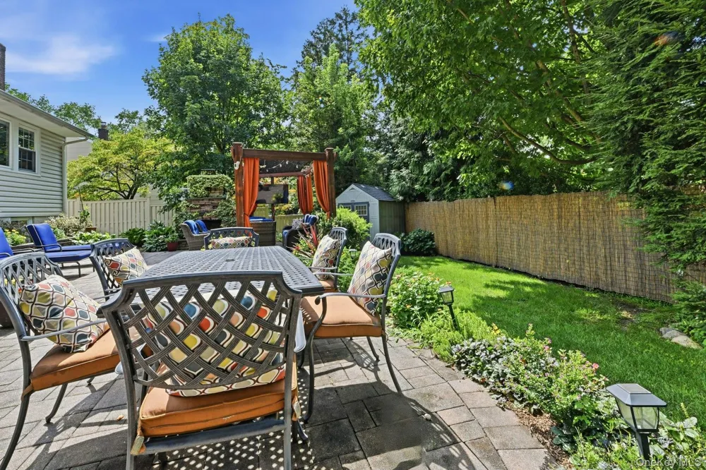 39 Harriet Lane Huntington, NY 11743