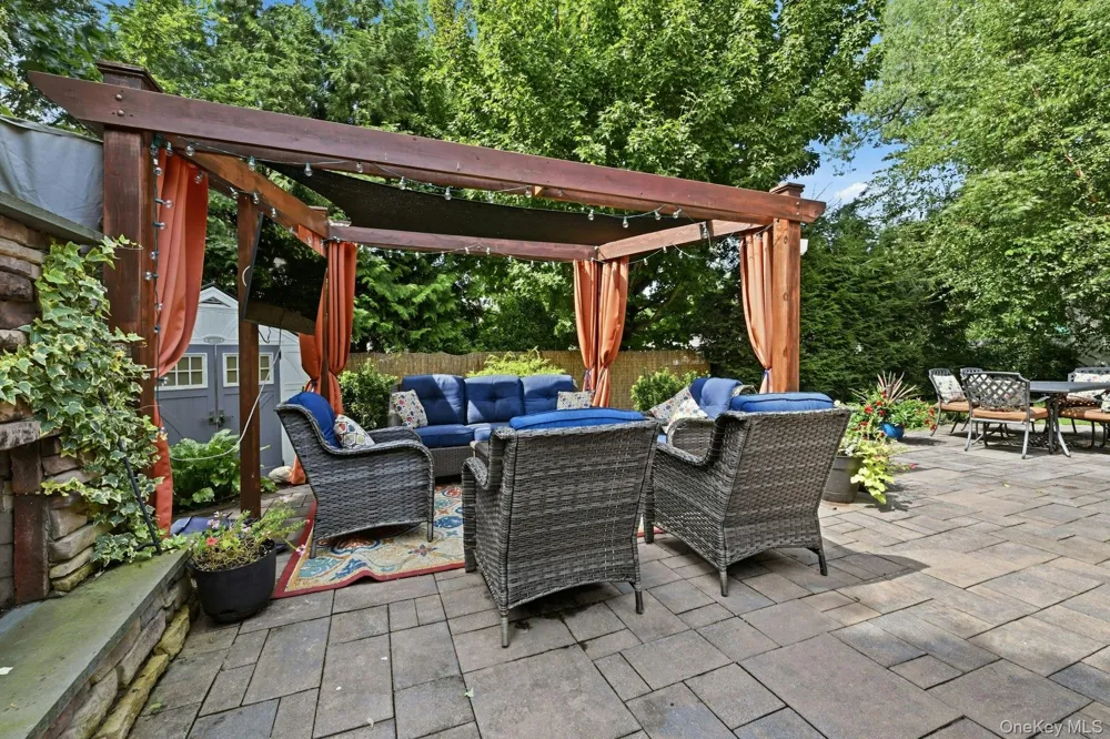 39 Harriet Lane Huntington, NY 11743