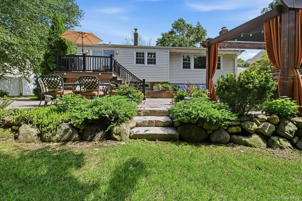 39 Harriet Lane Huntington, NY 11743