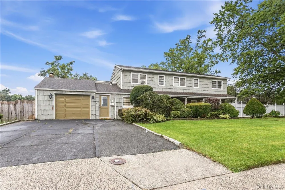 1 Greentree Circle Westbury, NY 11590