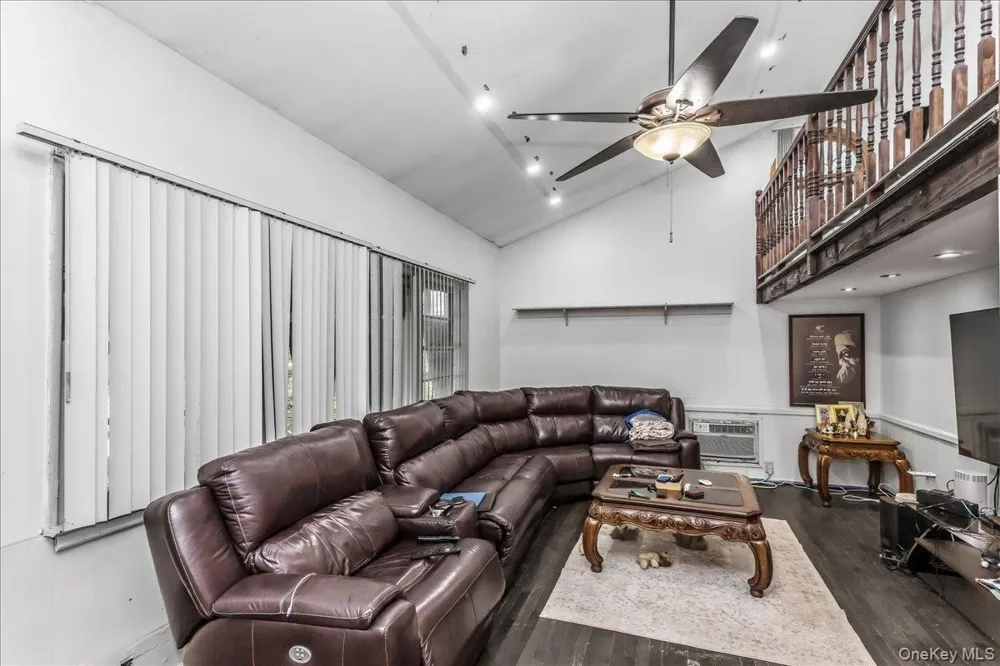 1 Greentree Circle Westbury, NY 11590