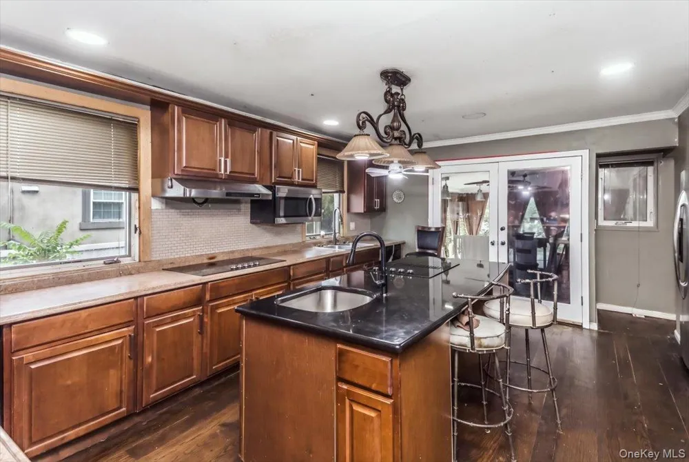 1 Greentree Circle Westbury, NY 11590
