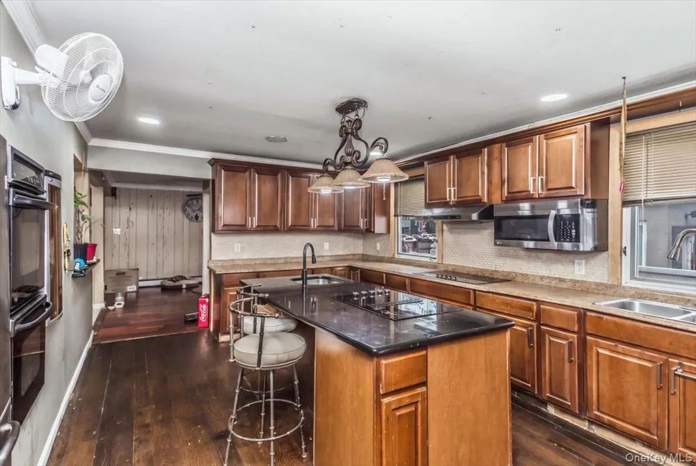 1 Greentree Circle Westbury, NY 11590