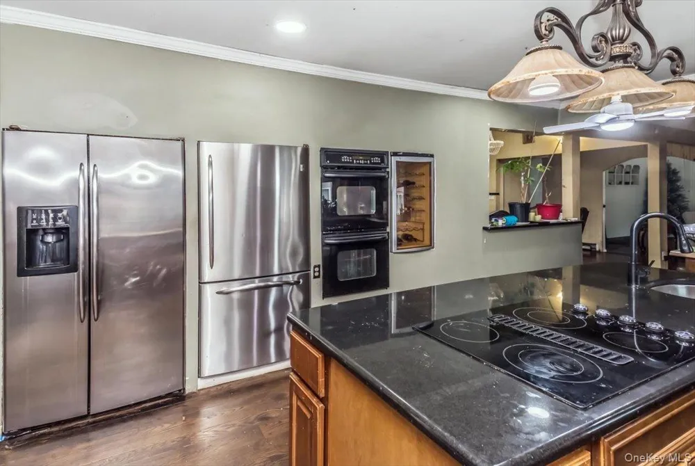 1 Greentree Circle Westbury, NY 11590