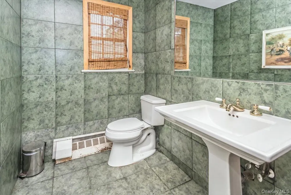 1 Greentree Circle Westbury, NY 11590