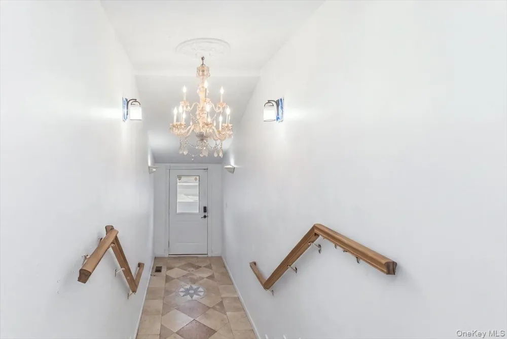 1 Greentree Circle Westbury, NY 11590