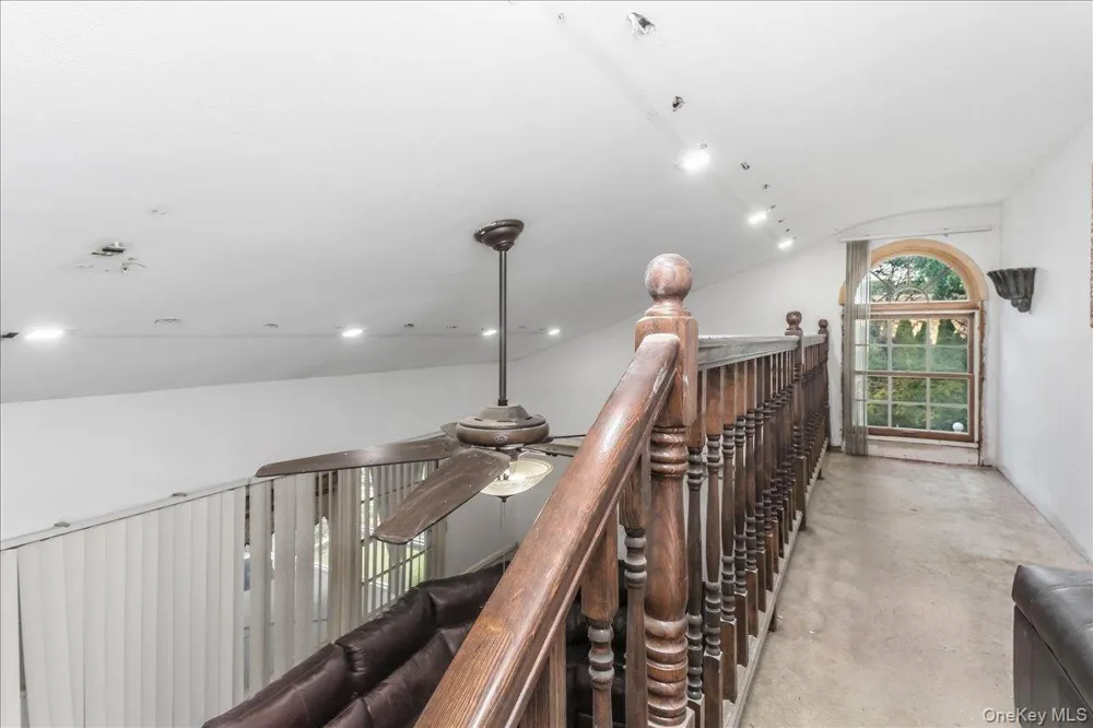 1 Greentree Circle Westbury, NY 11590