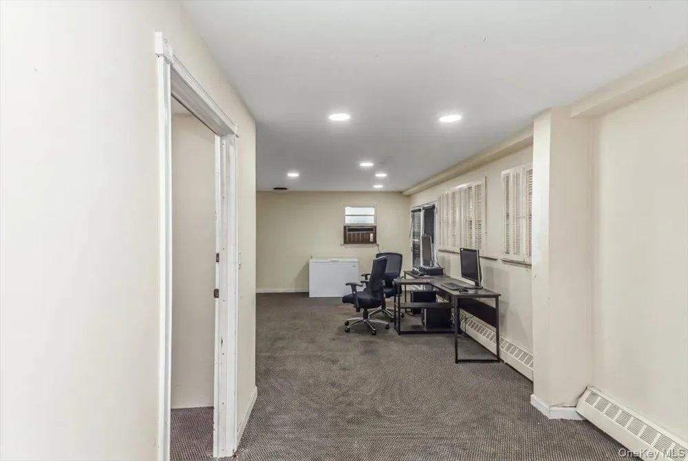 1 Greentree Circle Westbury, NY 11590